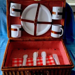 Picnic basket for 4